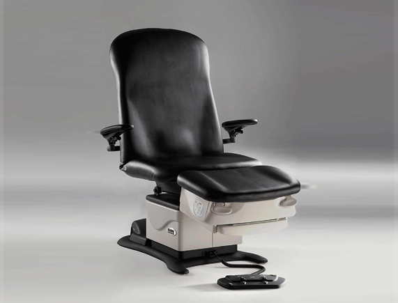 How does the Midmark Podiatry Chair's armrests aid in accessibility?